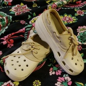 W6 Crocs
